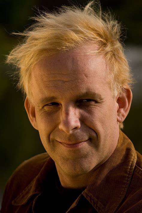 一场跨越电子游戏怀旧与医疗手艺的深度对话,讲述Jason Bakutis如何在90年代为《泽尔达冒险》担任模特,又如何将美学与技术应用于现代义肢制作,探讨创作、身份与行业变迁的故事
