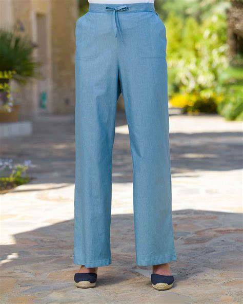 解析近期棉花期货市场价格回调的原因,结合美元指数、原油价格及美联储利率调整的影响,深入探讨棉花市场的供需动态及库存情况,为投资者和行业从业者提供最新市场信息与趋势预测。
