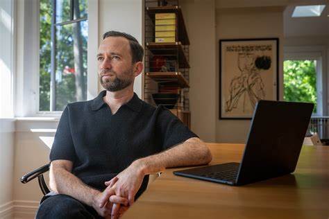 随着科技创业环境的变化,越来越多的加拿大科技创始人选择将公司总部迁往美国。本文深入探讨这一现象的成因、影响以及加拿大如何应对这一挑战,助力读者全面理解加拿大科技创新领域面临的现状与未来走向。
