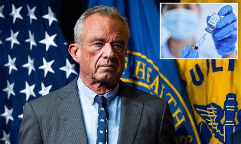 探讨RFK Jr. 对疫苗接种建议的调整,分析其背后的科学依据、公共健康影响及社会争议,为读者提供全面的理解视角。
