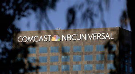 解析雇主以一刀切遣散方案吸引不愿回办公室员工离职背后的动机、条款陷阱及劳动者应对策略,帮助职场人评估风险、争取更有利条件并规划下一步职业与财务决策。
