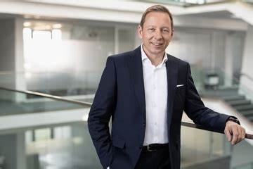 从LinkedIn看Martin Fischer:FORVIA高管的职业轨迹与行业洞见
