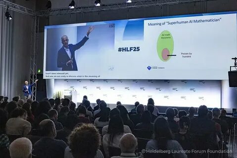 随着人工智能技术的迅猛发展,AI在数学领域展现出前所未有的潜力,正逐步改变传统数学研究的面貌,引发学界和业界对未来超智能AI数学家的热烈讨论。本文深入探讨了AI数学家崛起的背景、优势、潜在挑战以及未来可能的发展方向。
