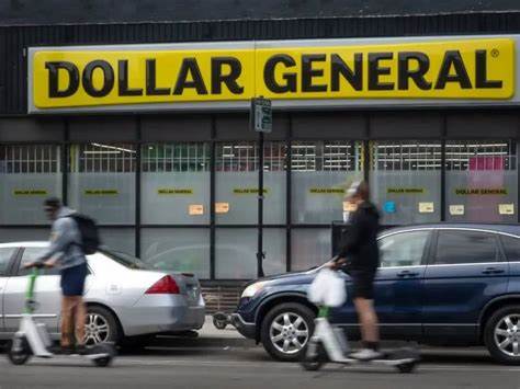 Dollar General近期发布的财报超出市场预期,推动股价显著上涨。本文深入分析公司提升业绩指引的因素,探讨其未来增长潜力和行业竞争优势,帮助投资者洞察这一零售巨头的发展趋势。
