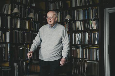 鲁贝利作为意大利威尼斯知名的纺织企业,经历了百年以上的辉煌发展。创始后裔、资深CEO亚历山德罗·法瓦雷托·鲁贝利将在80余年领导企业后,将管理权传递给其两个儿子,标志着家族企业新篇章的开启。企业未来聚焦高端酒店及奢侈品合同市场,结合创新设计,力求传承与突破并举。
