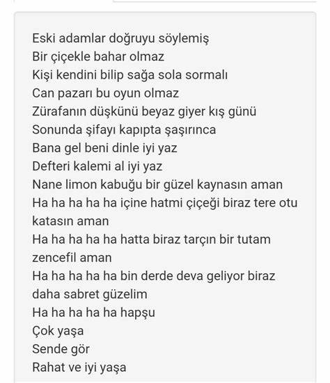 探索土耳其传奇音乐人Barış Manço的经典作品《Nane Limon Kabuğu》歌词背后的深刻哲理和文化价值,揭示这首歌如何通过独特的语言和意象传达生活智慧与人生态度。
