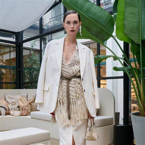 奢侈品牌布鲁内洛·库奇内利在面对做空机构Morpheus Research关于俄罗斯业务的指控后,公开澄清公司在俄业务规模与合规情况,并发布最新经营数据与审查进展,详解库存管理、渠道策略与财务表现,分析该事件对品牌声誉与资本市场的影响
