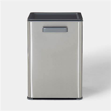 了解Castorama提供的GoodHome垃圾桶系列,探讨其多样设计、功能特点及环保优势,助力打造整洁高效的厨房环境。本文深入分析各种款式的垃圾桶选择及购买建议,满足不同家庭需求。
