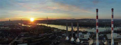 深入解析贝尔格莱德电力公司(BeoElektrane)的历史背景、运营规模、能源结构及其在城市供热与环保领域的重要贡献,探讨其如何通过智能管理和技术创新,实现可持续能源发展与高效供热服务。
