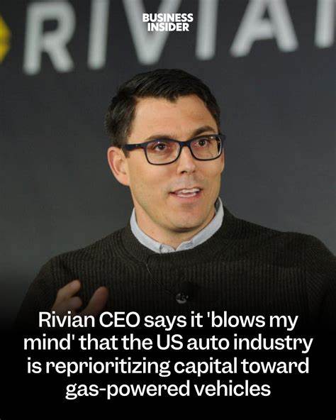 随着美国汽车制造商重新加大对内燃机汽车的资本投入,电动汽车产业面临新的挑战和机遇。Rivian CEO RJ Scaringe 对此表示震惊,并分析了这一趋势对行业未来发展的影响。本文深入探讨了美国汽车工业现状、政策变动及其对电动汽车市场的潜在影响。
