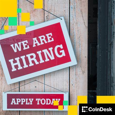 随着区块链技术的不断发展,Thesis*通过任命经验丰富的维多利亚·陈担任首席运营官,旨在加速其BitcoinFi生态系统的扩展,推动比特币金融应用进入新的增长阶段。文章深入分析了此次人事任命的背景、维多利亚·陈的职业经历及其对Thesis*未来发展的战略意义。
