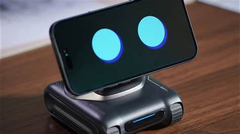 探索如何利用安卓手机和简单材料将手机变成功能强大的可编程机器人。通过创新的DIY方法,不需要额外的复杂硬件,让智能手机释放更多潜能,实现远程控制与多功能自动化。本文深入解析制作步骤、所需材料及应用前景,助你快速启动机器人项目,走进未来科技世界。
