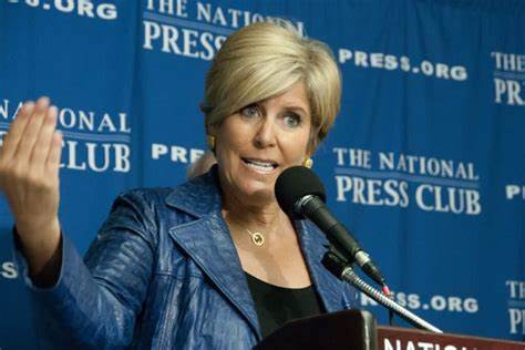 本文深入探讨了一位61岁女性计划动用退休储蓄购买价值52万美元房产的理财困境,理财专家Suze Orman对该计划的风险分析及建议,旨在帮助中老年群体理性规划退休资金与房地产投资。
