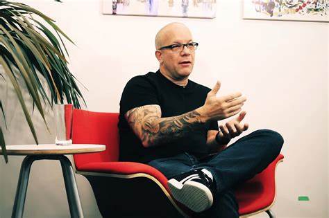 深入剖析加拿大物流机器人新星Attabotics的快速崛起与经营失误所导致的严重挫折,探讨科技创业背后的挑战与教训。
