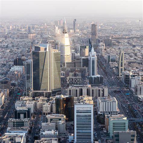 本文深入探讨了沙特阿拉伯住宅房地产市场的近期表现、市场动态以及未来发展前景,结合多个城市的交易数据和价格走势,帮助读者全面了解这个快速变化的领域。
