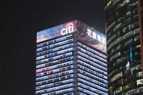 解析花旗出售 Banamex 25% 股权的交易细节、对公司战略和估值的影响,以及 TD Cowen 在维持持有评级背后的逻辑与风险考量,探讨对投资者的潜在启示与后续观察点。
