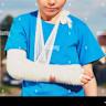 探讨25岁男性因锯伤导致手部骨折后手术固定术后出现新发手痛的病例,分析可能原因及康复策略,帮助患者缓解疼痛并恢复手部功能。
