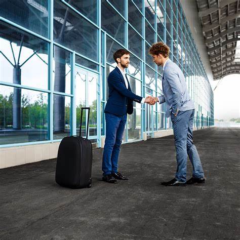 深入剖析机场接待服务的多样化内容及其优势,帮助旅客了解如何通过专业服务提升旅行舒适度和效率,是出行前的必备参考。
