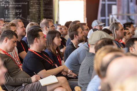 在Rails World 2025会议上,Ruby和Rails核心维护者深入分享了他们的最新工作重点、社区支持需求以及未来技术发展方向,展望了这个生态系统的持续演化和长远前景。
