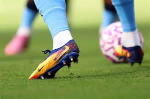 耐克作为全球知名的运动品牌,经历了近年的挑战与调整,2025年迎来了令人瞩目的回暖迹象。随着股票价格逐步回升,投资者对耐克的未来充满期待,本篇深入剖析耐克的复苏路径、市场表现与未来展望。
