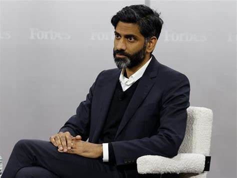 探讨医疗健康领域两大巨头Epic与创新AI初创公司Abridge之间错综复杂的合作与竞争关系,深度解析双方战略博弈、行业影响及未来发展趋势。
