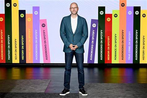 分析Spotify创始人兼CEO丹尼尔·埃克宣布自2026年起转任执行董事长后市场反应、公司治理变化、业务策略演进及对股价的短中长期影响,提供可操作的观察点与风险评估,帮助投资者与行业观察者把握未来方向
