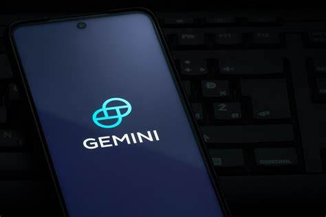 Gemini加密货币交易所以每股28美元的价格成功完成首次公开募股(IPO),超过预期价格区间,成为2025年加密行业最受关注的新股之一。本文深入解析Gemini的发展历程、财务状况、市场表现以及背后的监管和政治因素。
