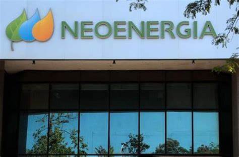 随着全球能源转型加速,西班牙能源巨头伊维德罗拉宣布将其在巴西领先的公用事业公司Neoenergia的控股比例提升至84%。本次收购不仅巩固了伊维德罗拉在拉美市场的地位,也彰显其全球扩展能源网络与可再生能源投资的坚定决心。
