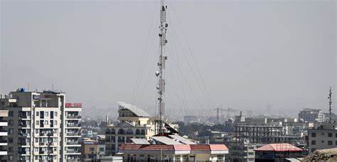 阐述联合国援阿使团(UNAMA)对阿富汗当局紧急恢复互联网接入的呼吁背景、影响及可行路径,分析互联网中断对人权、经济、教育与人道救援的影响,并提出切实建议以保障阿富汗数字权利与社会稳定
