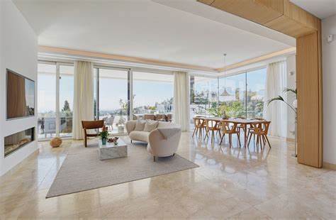 随着人工智能技术的迅猛发展,Imagemotion-AI作为一款创新工具,突破传统静态照片的局限,将静止影像转变为栩栩如生的动态画面,极大丰富了用户体验与视觉表达方式。探索Imagemotion-AI的核心技术、应用场景及未来潜力,为用户开启照片动感复活的新篇章。
