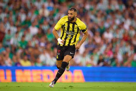 深入探讨沙特顶级足球俱乐部阿尔伊蒂哈德的历史成就、球队阵容、近期辉煌及其在亚洲乃至世界足球舞台上的影响力,揭示其背后不为人知的发展故事和未来展望。
