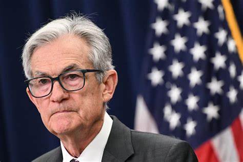 本文深度解析2025年美联储首次降息背景及其影响,聚焦联储主席鲍威尔记者会内容,全面解读利率调整背后的经济信号和未来趋势。
