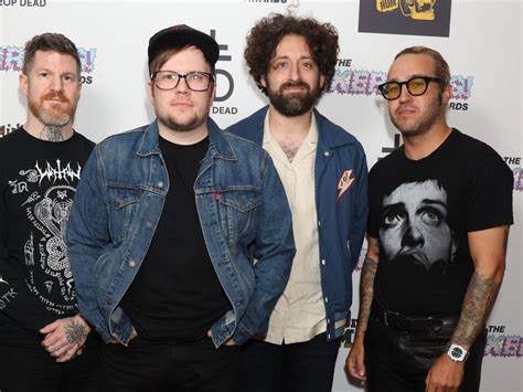 深入解析与Fall Out Boy风格相似的乐队,挖掘他们的音乐特点和独特魅力,帮助乐迷发现更多符合个人口味的优秀音乐作品。
