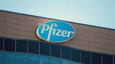 辉瑞制药公司通过收购Metsera公司,强力进军肥胖症及心脏代谢疾病药物领域,打造未来增长新引擎,力争在快速扩张的减肥药市场中抢占先机,与诺和诺德、礼来等巨头角逐。市场预计肥胖药物有望成为数千亿美元规模的新兴战场,辉瑞此次战略性投资意义深远。
