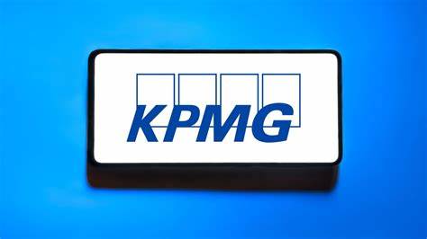 介绍KPMG全新AI保证服务的目的、核心内容、技术与合规框架、行业适用场景及落地建议,帮助企业理解如何在规模化采用生成式AI时管理风险、加强治理并确保监管合规与可信度。
