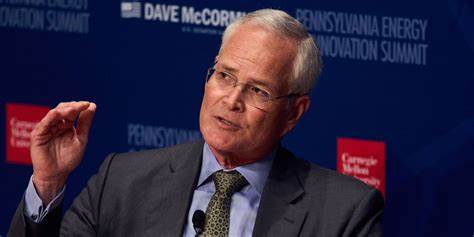 随着激进投资者对传统能源巨头埃克森美孚发起挑战,公司开始依靠其庞大的散户投资者群体作为重要支持力量,稳固企业战略并抵御外部压力。
