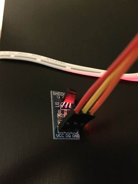 探索DS18B20温度传感器在与Raspberry Pi Pico结合使用时出现的问题及其解决方案,深入分析硬件连接、电阻选型、供电稳定性和程序调试方法,助力实现精准的温度测量。
