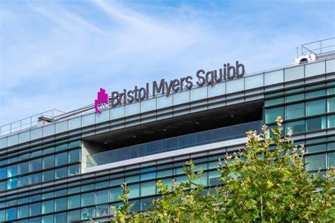 探索通过投资美国生物制药巨头Bristol-Myers Squibb股票,每月实现100美元退休收入的实用方法和策略,深入分析股息收益率及市场表现,助力构建稳健的退休投资组合。
