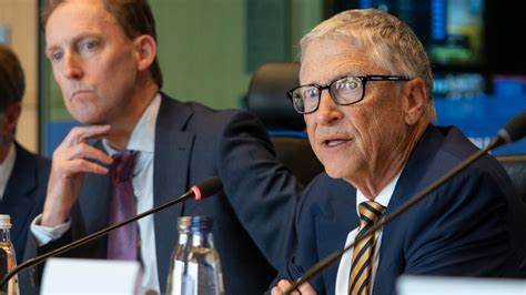 比尔·盖茨被报道持有数十万英亩美国农田,这背后既有资产配置和通胀对冲的理财逻辑,也涉及农业技术、碳汇与粮食安全等长期战略考量。解析他入局农田的可能动因、行业影响与普通投资者应关注的风险与机遇。
