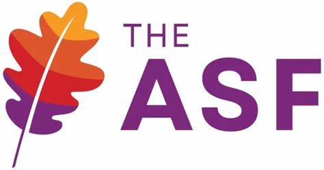 Apache软件基金会历经三十余年沧桑,终于在2025年迎来了品牌形象的重大升级。此次全新标志采用橡叶设计,寓意坚韧与生态持续发展,同时引入"The ASF"视觉识别,彰显其开源社区的稳定性与未来愿景。本文深入探讨这一品牌变革的背景、设计理念及对开源生态的深远影响。
