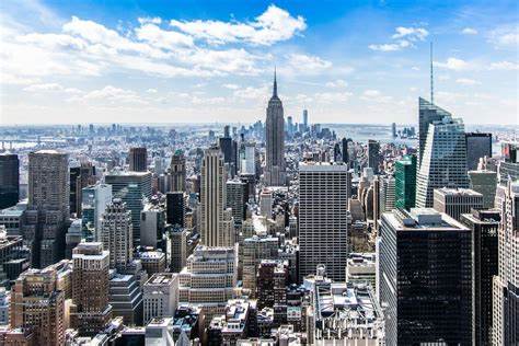 西部野火释放的浓烟虽遮蔽了东部天空,但却通过影响天气模式,意外促进了东海岸空气质量的提升和污染物的清除,揭示了大气环境间复杂而微妙的联系。
