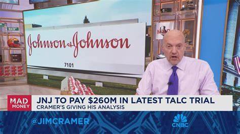 吉姆·克莱默对强生最新评价揭示出投资者应关注的关键要点,包括公司业务结构、研发管线、诉讼风险、财务表现与股东回报等,为判断强生能否持续领先提供全面视角
