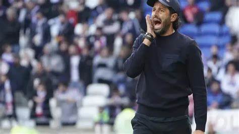 在财政困境和外来资本失信的背景下,越来越多法国传统俱乐部向支持者开放股权,形成一种结合社群纽带与商业治理的新模式,重塑俱乐部归属感与长期可持续性。
