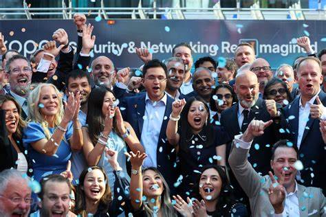 Netskope在纳斯达克成功上市,首次公开募股表现亮眼,市值达到87.9亿美元。随着企业对云安全需求不断攀升,Netskope凭借其创新的云安全解决方案吸引了大量投资者关注,成为网络安全行业的标杆之一。本文深入解读Netskope的上市情况、市场背景及未来发展潜力。
