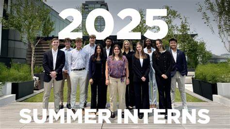 关于如何在Airbus实习项目中脱颖而出、准备申请材料与面试,以及在实习期间获取最大成长和职业转型机会的全面指导,涵盖技能要求、常见岗位、国家差异和签证工资等实务要点
