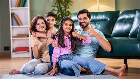 探讨一位父亲通过收取六岁女儿"房租"的独特理财教育方式,引发的社会热议及其背后的教育理念,分析早期财商教育的重要性和可能的教育边界。
