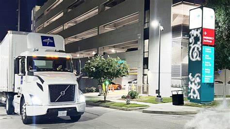 Medline与美国非营利医疗系统LCMC Health签订多年度主要供应商协议,双方合作将通过先进的供应链管理技术和数据分析平台,提升库存管理效率,优化医疗物资配送,改善患者护理质量,助力医疗服务持续发展。
