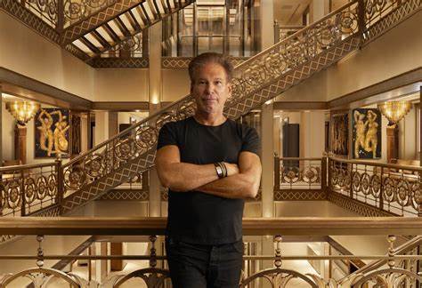 RH作为全球领先的奢侈家居品牌,其在欧洲市场的表现备受投资者和行业分析师关注。CEO加里·弗里德曼针对当前通胀形势发出警告,强调抑制通胀的重要性。本文深入探讨RH在欧洲的战略布局、当前经济环境对其业务的影响,以及未来增长的潜力和挑战。
