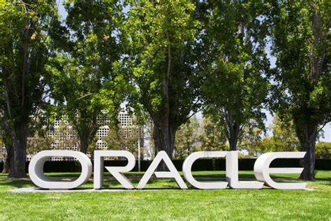 纽约市健康与医院系统扩大采用甲骨文融合云应用平台,推动财务、供应链和人力资源管理的数字化转型,提升运营效率与医疗服务质量。本文详细解析了这一战略合作的背景、意义及对未来医疗管理的深远影响。
