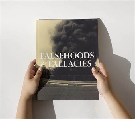 从常见的关于鞋子的错误认知出发,解释为何雪地滑倒常常不是鞋底的全部原因,并提供行走技巧、选鞋建议与保养要点,帮助在冬季与潮湿环境中保持稳健与安全。
